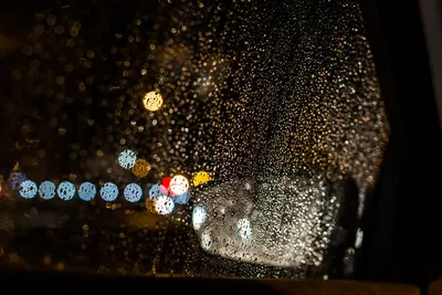Реалистичные фотографии Дождя за окном машины, которые перенесут вас в другой мир