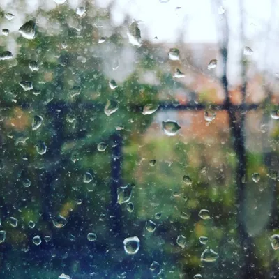 Дождь на стекле: фотографии, фоны, обои