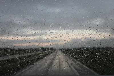 Фото Дождь на стекле: качественные изображения в формате webp