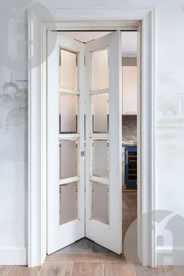 Белые складные двери. #двери #дверь #doors #door #дверькнижка  #дверьгармошка | Раздвижные двери, Дизайн двери, Кухонные двери