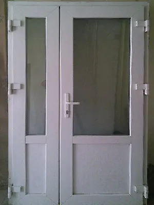 Входные пластиковые двери купить в Москве, цена на уличные двери ПВХ,  изготовление пластиковых дверей в дом