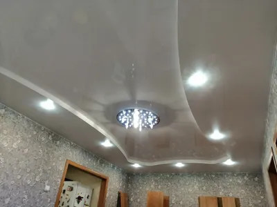 Двухуровневый натяжной потолок с подсветкой