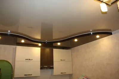 Двухуровневый матовый натяжной потолок для кухни 10 м2 монтаж и установка в  Саратове