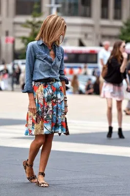 С чем носить джинсовую юбку? Примеры на модных блогерах.