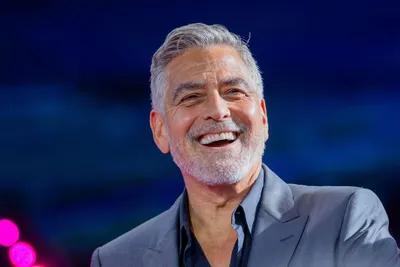 Улыбающийся Джордж Клуни: снимки, на которых он счастлив
