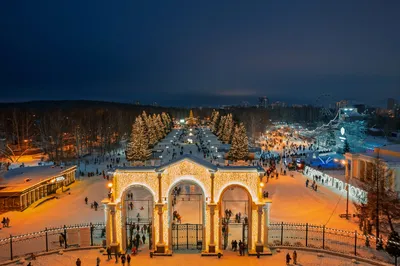 Тот самый сквер в Екатеринбурге, где хотели построить храм, зимой | Пикабу