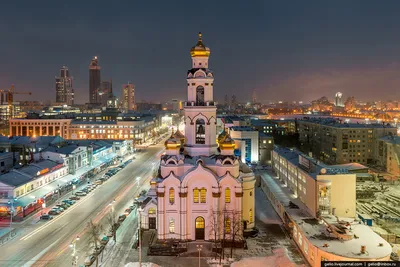 Членовики» захватывают Екатеринбург. Снежные фаллосы не оставили  равнодушными никого — ни горожан, ни чиновников. Последние развернули на  борьбу силы правопорядка и тракторы — Новая газета