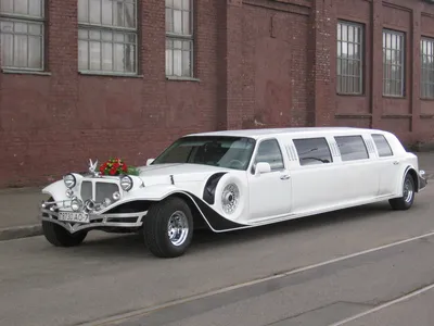 Заказать ретро лимузин Excalibur Phantom.