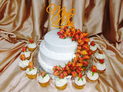 Торты Белые свадебные торты «НЕОБЫЧНЫЕ» - 101 фото с ценами. Торты на заказ  в Москве с доставкой от КП «Алтуфьево»