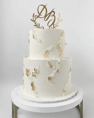 Свадебный торт в белом шоколадном велюре с кристалами из изомальта и  сусальным золотом – купить за 3 600 ₽ | Кондитерская студия LU TI SÙ торты  на заказ