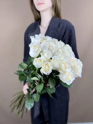 Траурный букет из живых цветов \"24 красные эквадорские розы\"– купить в  интернет-магазине, цена, заказ online
