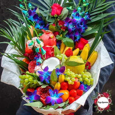 Съедобный Букет из экзотических фруктов и цветов купить в СПБ с доставкой  недорого