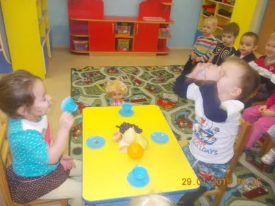 Правила этикета за столом: обучаем ребенка хорошим манерам во время еды |  Book24: блог для мамы и ребенка | Дзен