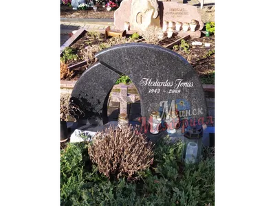 Европейские памятники на могилу по цене от 7 000 руб. с доставкой купить в  Казани, фото работ | Ратуша памятники