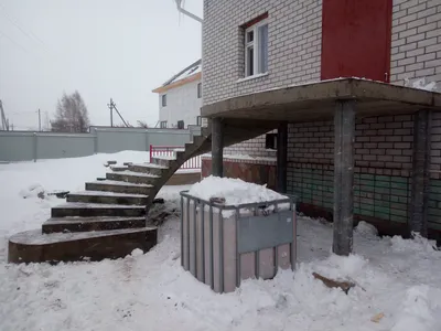 Наружная лестница к дому: деревянная, на мансарду, внешняя, для дачи,  уличная, на 2 этаж здания, купить в Москве