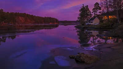 Финляндия вид на озеро, лето отражение воды скандинавия | Премиум Фото