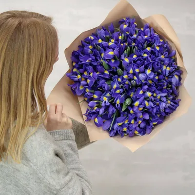 101 фиолетовый ирис в букете за 17 390 руб. | Бесплатная доставка цветов по  Москве
