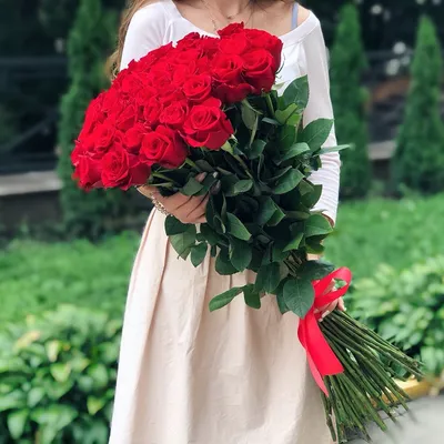 Ритуальная корзина из живых цветов \"100 красных роз Эквадор\"– купить в  интернет-магазине, цена, заказ online