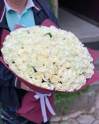 101 белая роза Голландия 90 см заказать с доставкой в Краснодаре