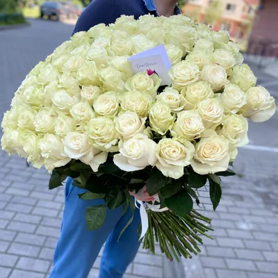 Купить Букет из 101 белой розы (50 см) с доставкой в Омске - магазин цветов  Трава