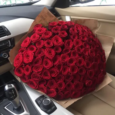 Фото 101 розы в машине фотографии