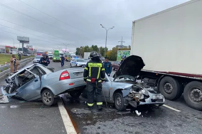 В Армавире мужчина с битой набросился на Lada Priora с ребёнком в салоне –  Армавирский собеседник