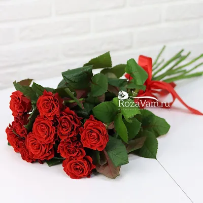Заказать букет красных высоких роз в Саратове с доставкой