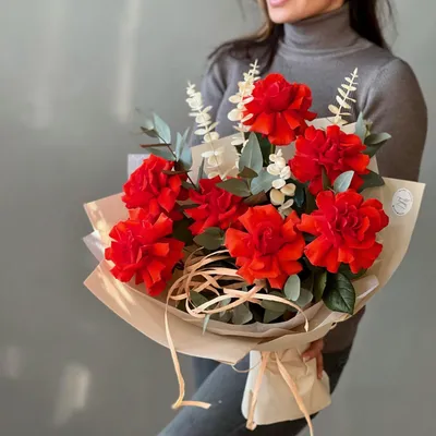 Букет цветов «19 красных роз и конфеты» купить с доставкой в  интернет-магазине Фреш Букет