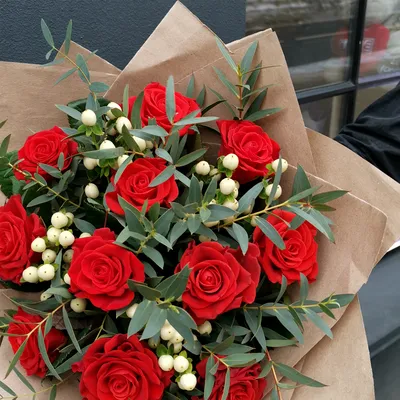 Букет «Романтик». Купить букет из 7 алых роз в студии «БукетЛаб»