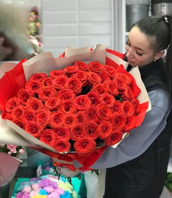 Купить Букет из 35 алых роз в крафт в Москве за 4 150 руб. | Быстрая  доставка цветов