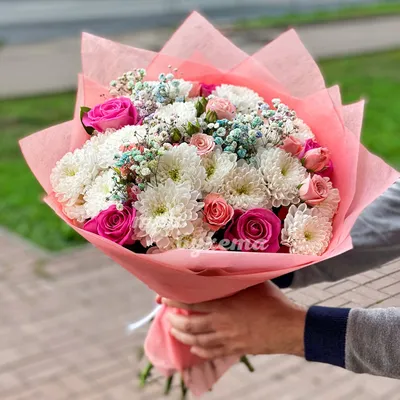 Купить нежный букет из хризантем по доступной цене с доставкой в Москве и  области в интернет-магазине Город Букетов