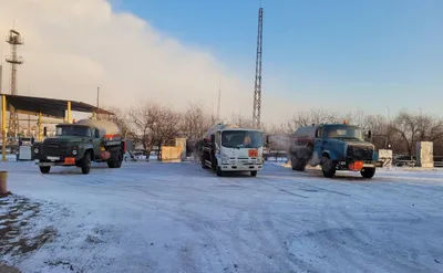 МК в Чите - Власти Читы рассказали, как убирают дороги после выпавшего  снега После выпавшего в ночь на 23 февраля снега в Чите работает  снегоуборочная техника. Задействованы пескоразбрасыватели, погрузчики,  тракторы со щетками.