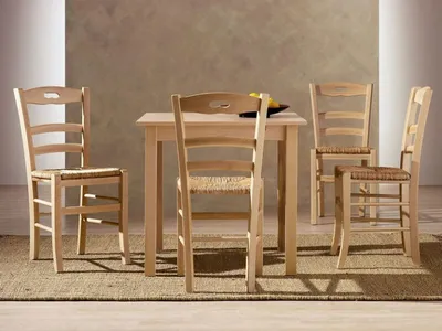много деревянных столов и стульев в кафе Стоковое Фото - изображение  насчитывающей светильник, декор: 232341812