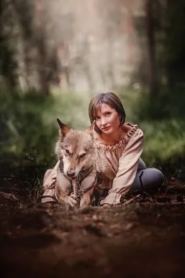 картинки : девушка, Красоту, природа, лето, People in nature, черное и  белое, белый, Черный, Монохромная фотография, монохромный, трава, дерево,  длинные волосы, Плечо, леди, Светлый, прическа, Глаз, Губа, рука,  Совместный, Сидящий, фотосессия, Трава
