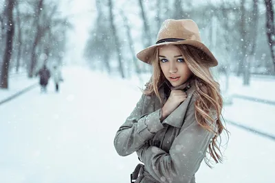 Фото девушек на природе зимой фотографии