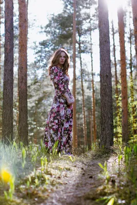 Фото девушек в лесу весной фотографии