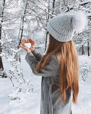 Девушка в зимнем лесу со спины (52 фото) »