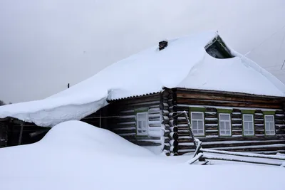 Фото домик в деревне зимой фотографии