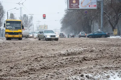 Дорога в зиму / Подморозило в деревне, всё покрылось инеем, выпал снежок,  вьюга метёт по дороге, так и хочется такой зимы