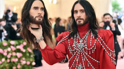 Кажется, 51-летний Джаред Лето закрутил роман с 22-летней моделью из Мьянмы  | theGirl