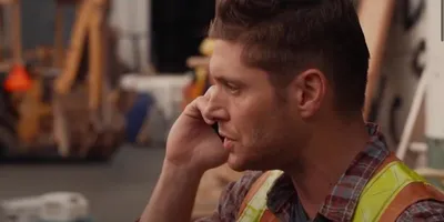 Стиль одежды и прическа Дженсена Эклза (Jensen Ackles) в фото