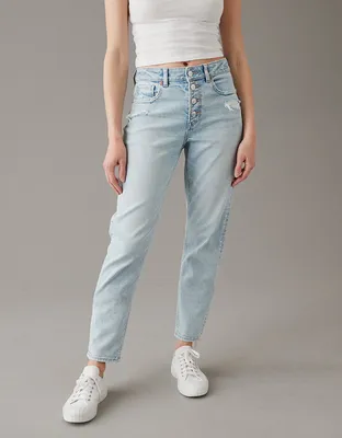 What are \"Mom Jeans\" and how to style them - chasingcait.com