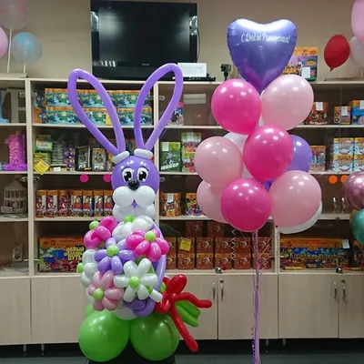 Фигура из воздушных шаров Мишка с букетом