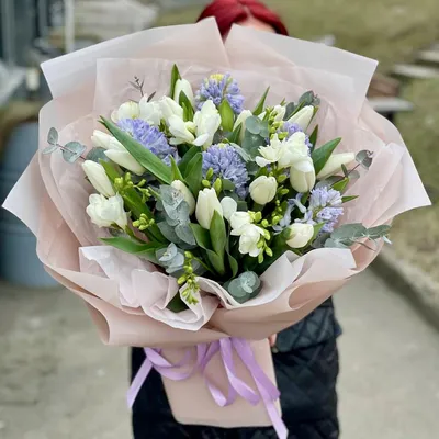 51 фиолетовая фрезия в букете за 11 890 руб. | Бесплатная доставка цветов  по Москве