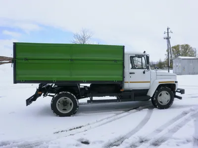 ВИДЕО ⟩ Зима вновь пришла неожиданно: у Певческого поля возникла пробка,  потому что фуры не могут заехать на гору