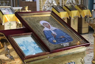 Купить икону Матрона Московская с образами Святых. Печатная икона с золотым  рельефным тиснением.