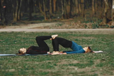 Фото йога челлендж на двоих фотографии