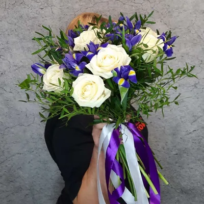 Букет из 11 разноцветных ирисов - купить в Москве по цене 2190 р - Magic  Flower
