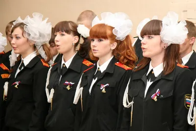 Учеников скадовской школы на День знаний одели в форму российских кадетов