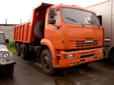 File:KamAZ-55111 on Adama Mickiewicza avenue in Kraków.jpg - Wikimedia  Commons